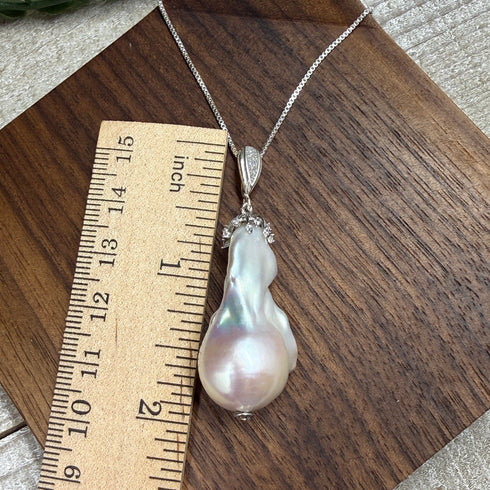 Confessions: Crown Jewel Pearl Necklace