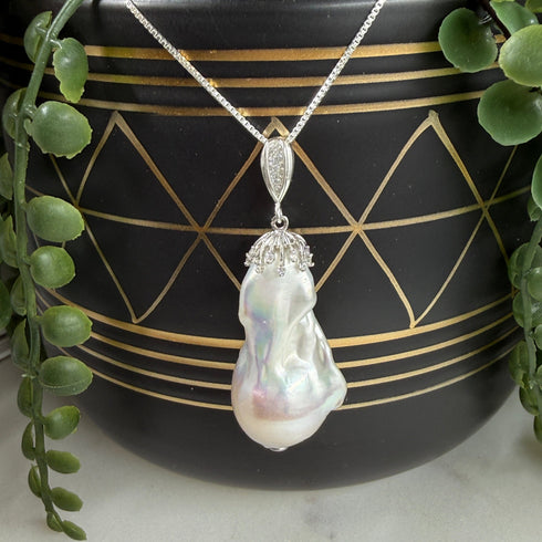 Confessions: Crown Jewel Pearl Necklace