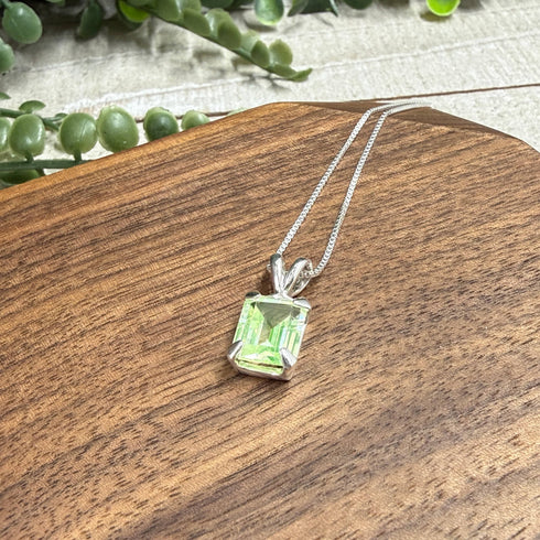 Confessions: Green Jewel Necklace - Peridot colored