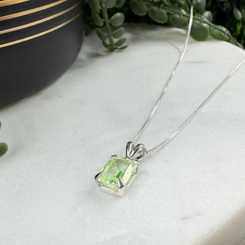 Confessions: Green Jewel Necklace - Peridot colored