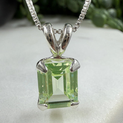 Confessions: Green Jewel Necklace - Peridot colored
