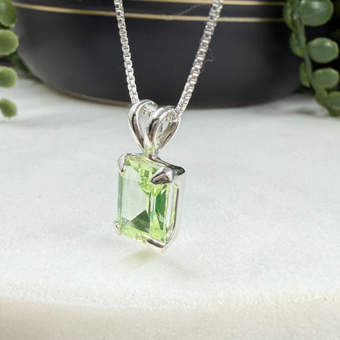 Confessions: Green Jewel Necklace - Peridot colored