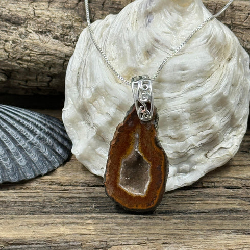 Tabasco Geode Pendant Necklace Necklaces