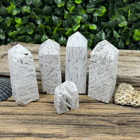 Crazy Lace Agate Towers: Gray Lines Never Looked So Good specimens