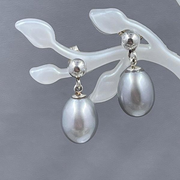 AAA Gray Freshwater Cultured Pearl Earrings Earrings