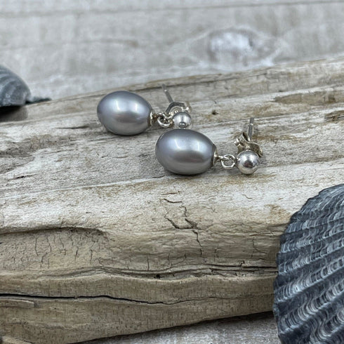 AAA Gray Freshwater Cultured Pearl Earrings Earrings