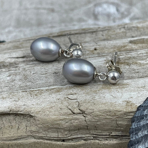AAA Gray Freshwater Cultured Pearl Earrings Earrings