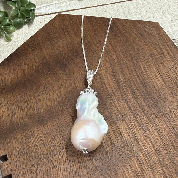 Confessions: Crown Jewel Pearl Necklace