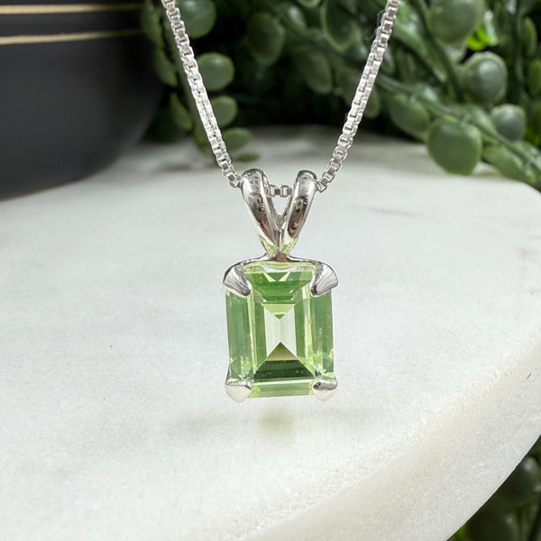 Confessions: Green Jewel Necklace - Peridot colored